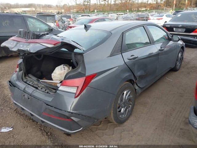 2024 HYUNDAI ELANTRA SEL 4