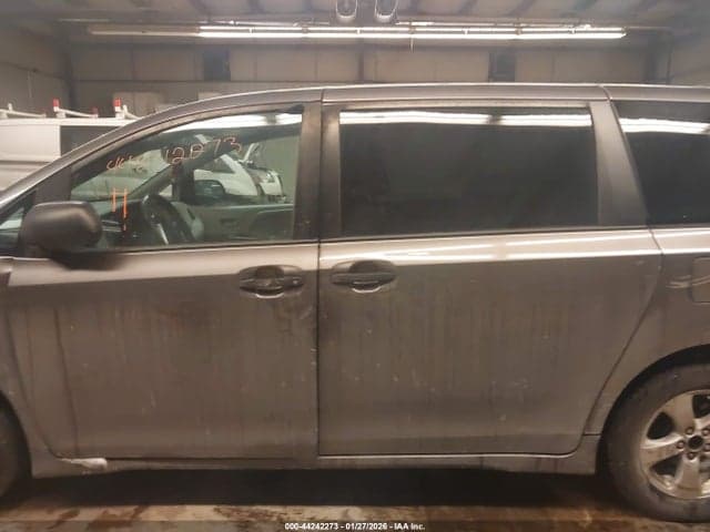 2019 TOYOTA SIENNA L 7 PASSENGER 14