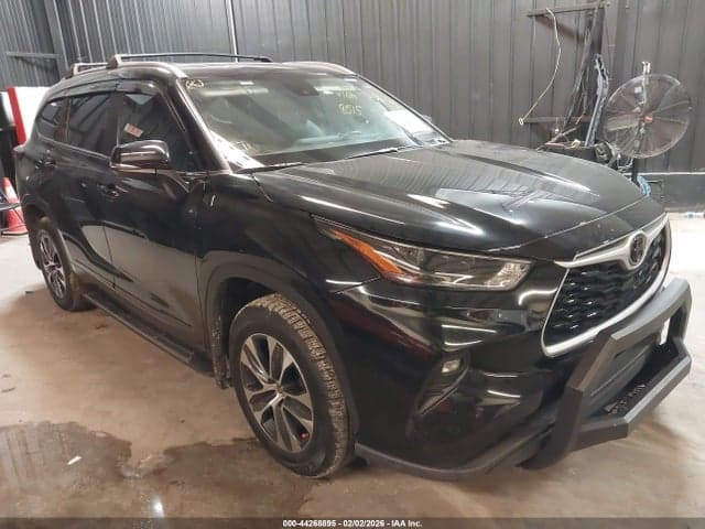 2023 TOYOTA HIGHLANDER XLE 1