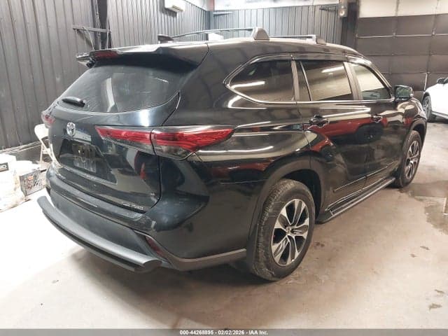 2023 TOYOTA HIGHLANDER XLE 4