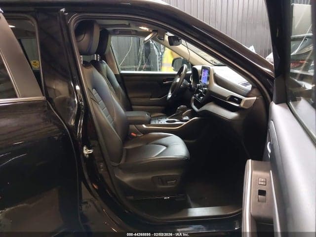 2023 TOYOTA HIGHLANDER XLE 5