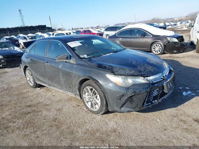 2017 TOYOTA CAMRY SE 1