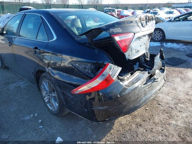 2017 TOYOTA CAMRY SE 6