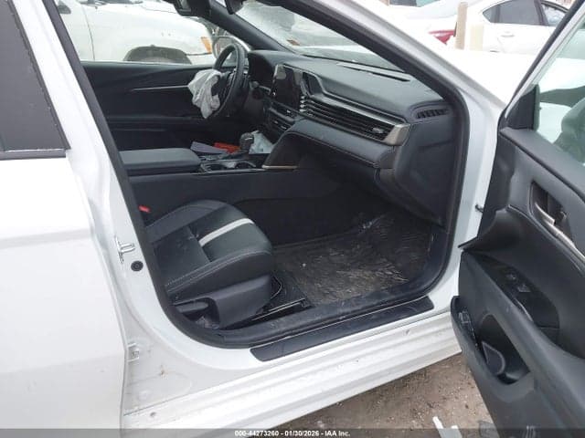 2025 TOYOTA CAMRY SE 5