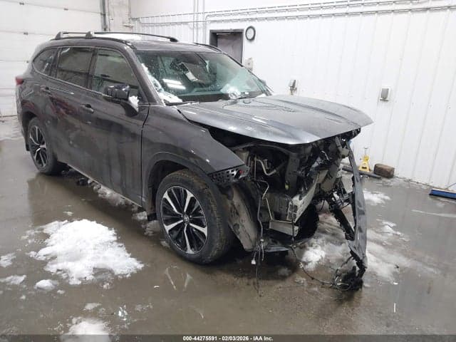 2022 TOYOTA HIGHLANDER XSE