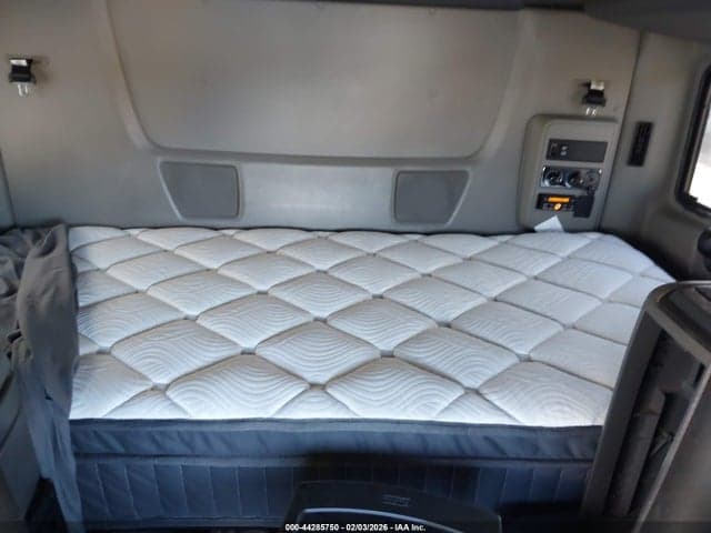 2019 INTERNATIONAL LT 7