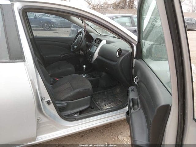 2019 NISSAN VERSA 1.6 SV 5