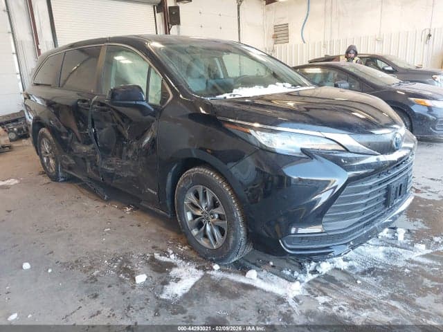 2021 TOYOTA SIENNA LE - 1