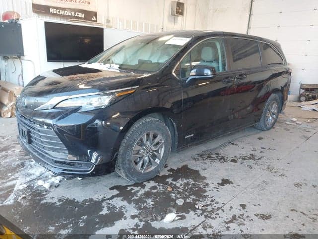 2021 TOYOTA SIENNA LE 2