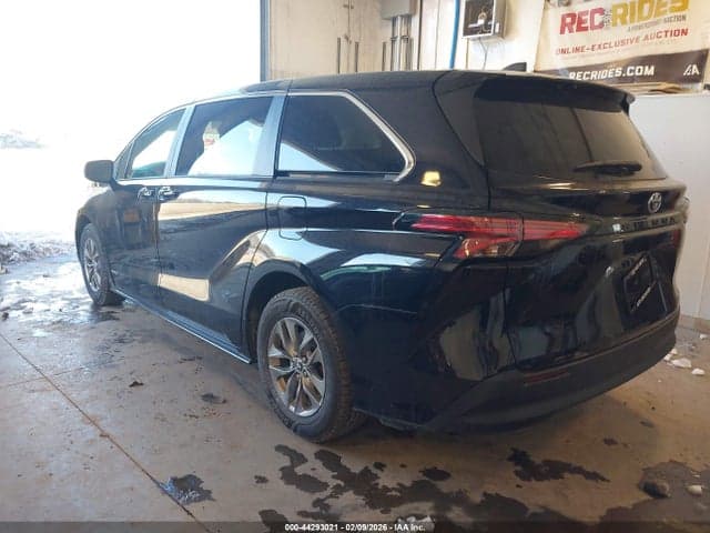2021 TOYOTA SIENNA LE 3
