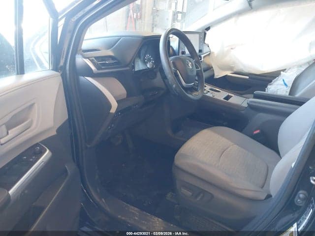2021 TOYOTA SIENNA LE 5