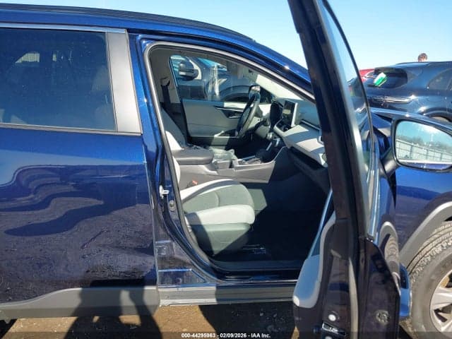 2025 TOYOTA RAV4 XLE 5