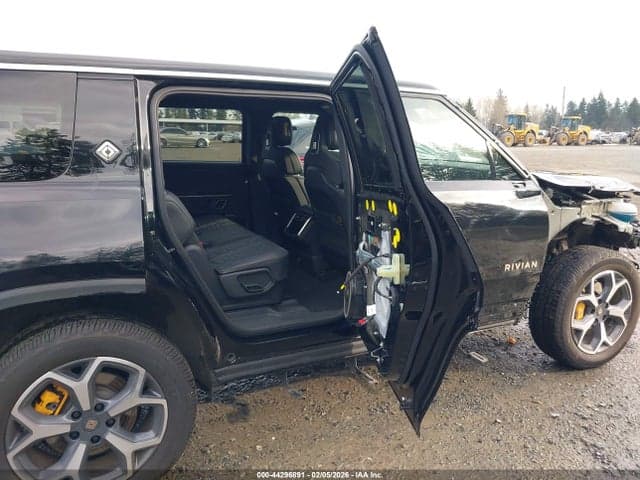 2023 RIVIAN R1S ADVENTURE 8