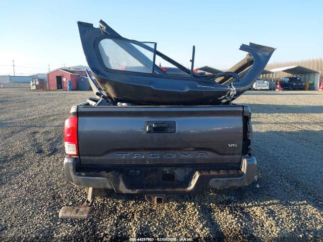 2017 TOYOTA TACOMA 16