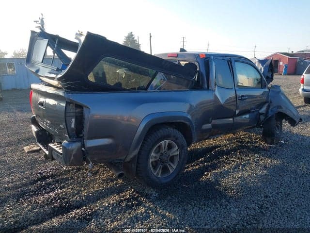 2017 TOYOTA TACOMA 4