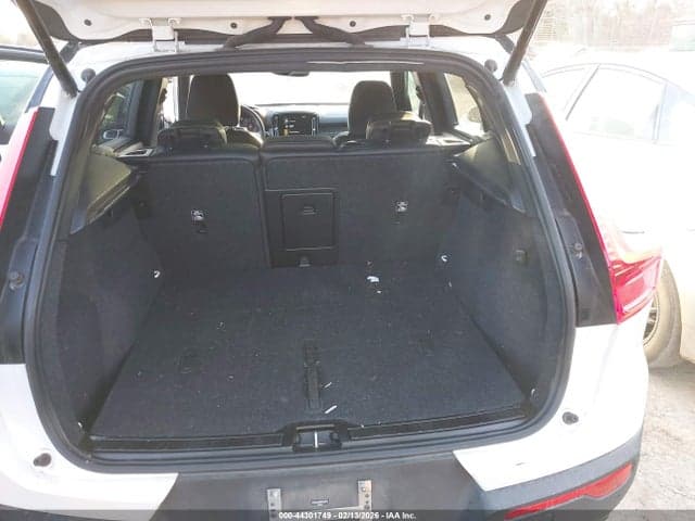 2022 VOLVO XC40 T4 R-DESIGN 18