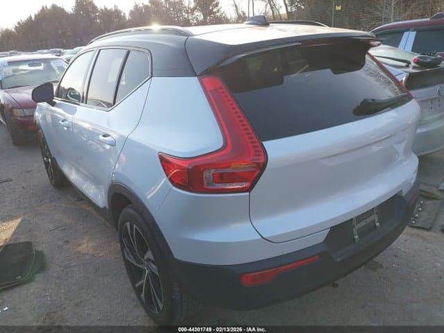 2022 VOLVO XC40 T4 R-DESIGN 3