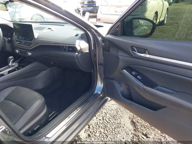2025 NISSAN ALTIMA SL FWD 6