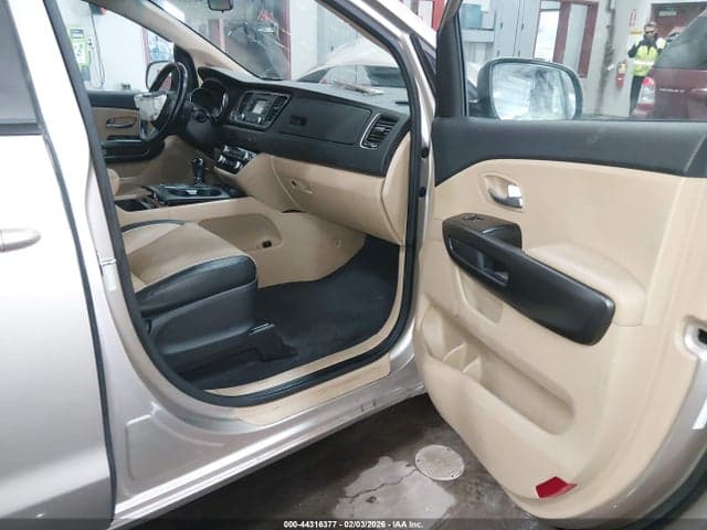 2017 KIA SEDONA LX 5