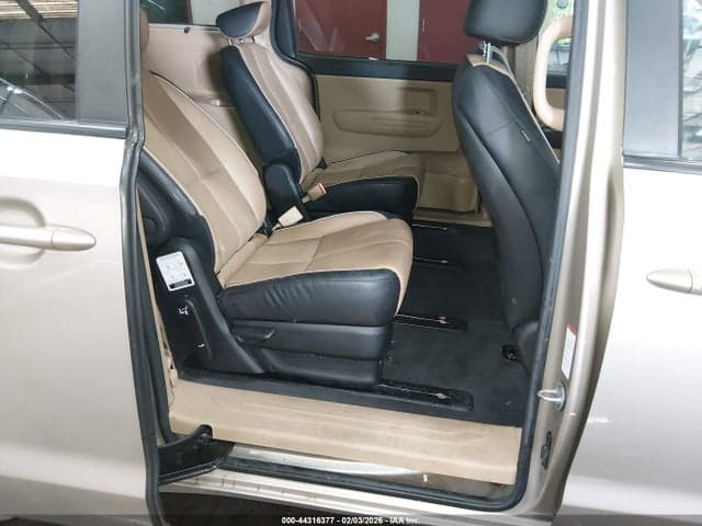 2017 KIA SEDONA LX 8