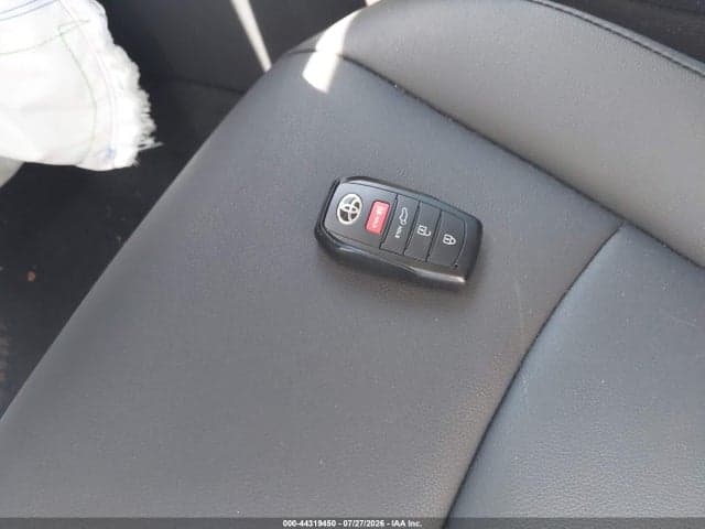 2026 TOYOTA COROLLA CROSS XLE 11