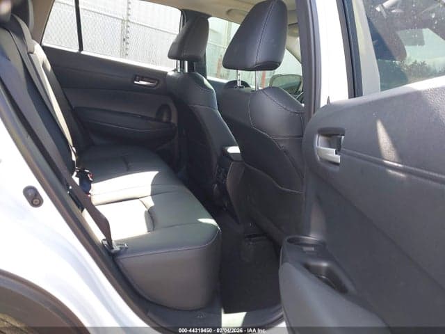 2026 TOYOTA COROLLA CROSS XLE 8