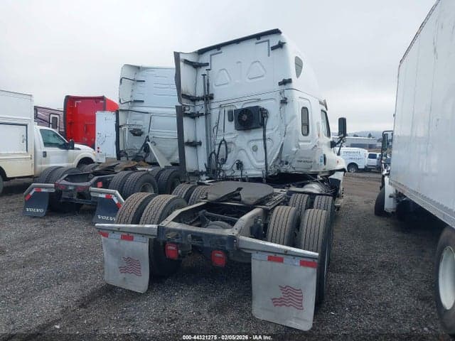 2017 FREIGHTLINER CASCADIA 125 4