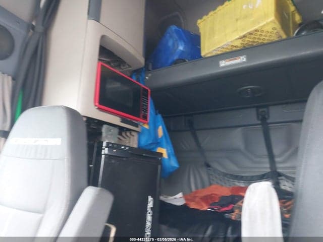2017 FREIGHTLINER CASCADIA 125 8