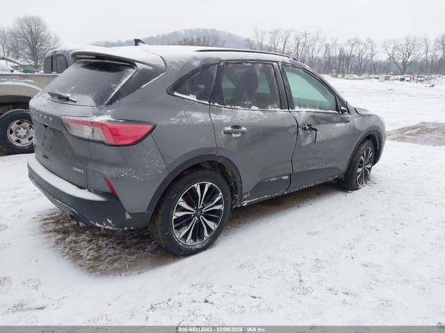 2021 FORD ESCAPE SE 4