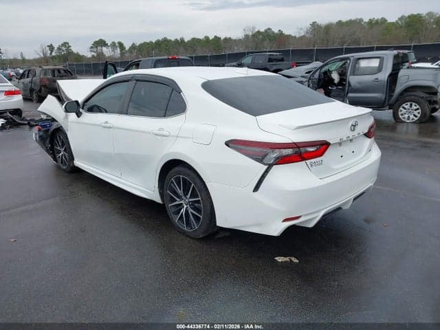 2022 TOYOTA CAMRY SE 3