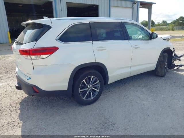 2018 TOYOTA HIGHLANDER XLE 4