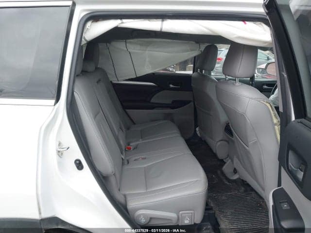 2018 TOYOTA HIGHLANDER XLE 8