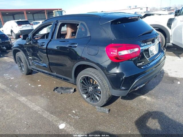 2020 MERCEDES-BENZ GLA 250 4MATIC 3