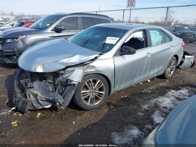 2017 TOYOTA CAMRY SE 2