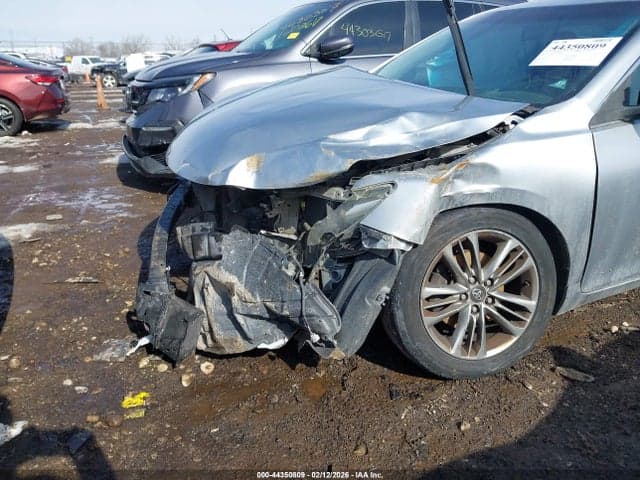 2017 TOYOTA CAMRY SE 18