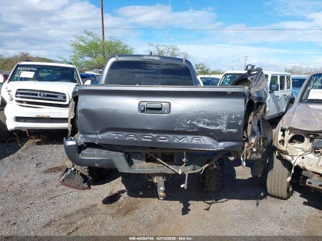 2017 TOYOTA TACOMA SR5 V6 16