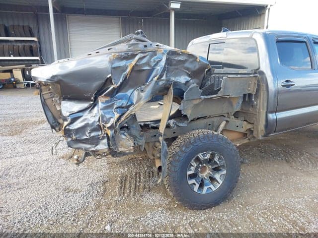 2017 TOYOTA TACOMA SR5 V6 17