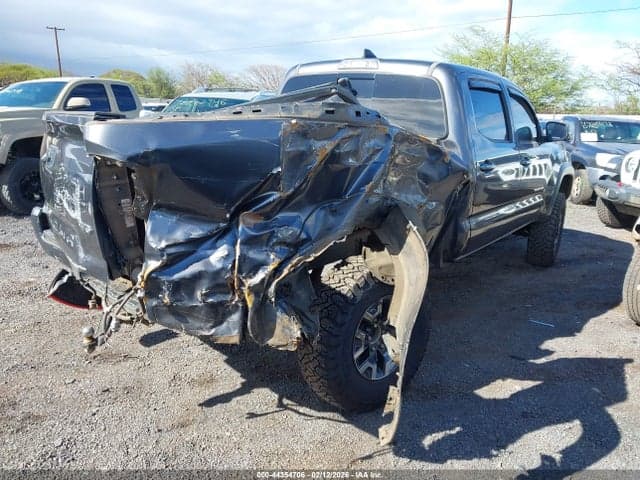2017 TOYOTA TACOMA SR5 V6 4