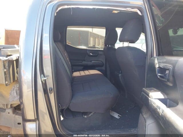 2017 TOYOTA TACOMA SR5 V6 8