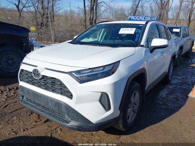 2023 TOYOTA RAV4 XLE 2
