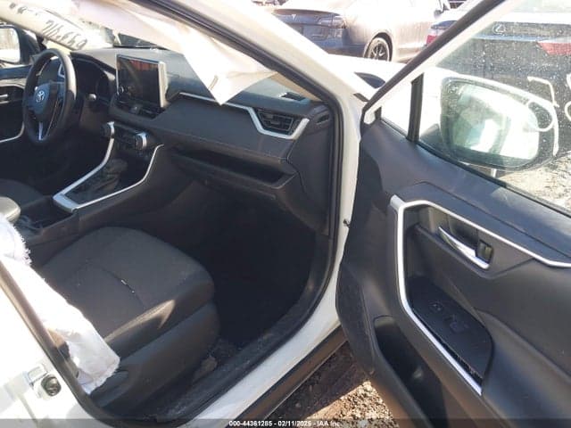 2023 TOYOTA RAV4 XLE 5