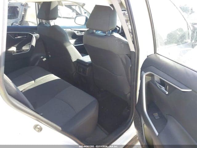 2023 TOYOTA RAV4 XLE 8