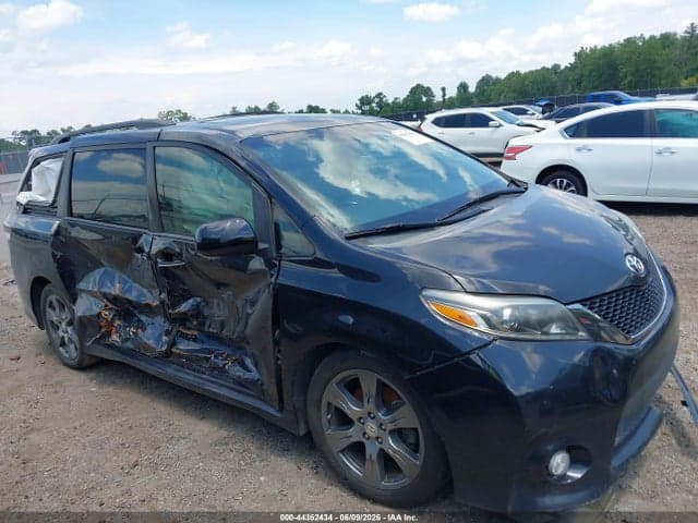 2017 TOYOTA SIENNA SE PREMIUM 8 PASSENGER 1