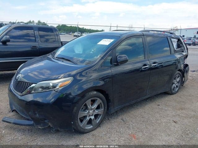 2017 TOYOTA SIENNA SE PREMIUM 8 PASSENGER 2