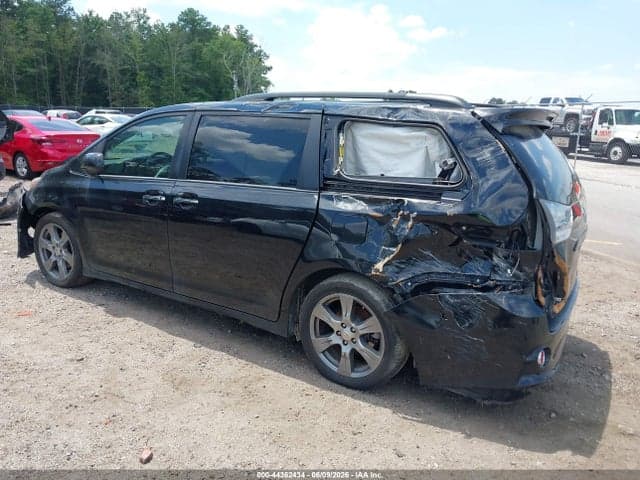 2017 TOYOTA SIENNA SE PREMIUM 8 PASSENGER 3