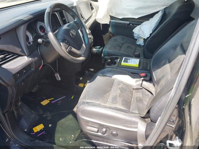 2017 TOYOTA SIENNA SE PREMIUM 8 PASSENGER 5
