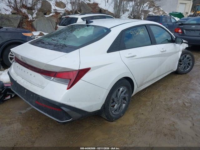 2024 HYUNDAI ELANTRA SEL 4
