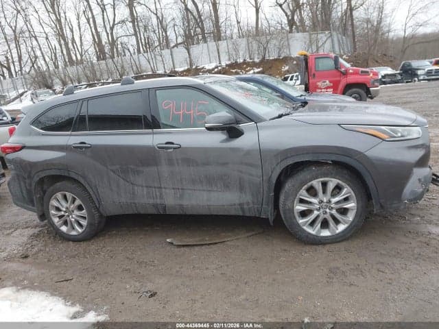 2022 TOYOTA HIGHLANDER LIMITED 13