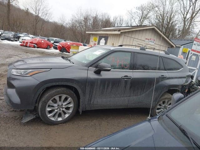 2022 TOYOTA HIGHLANDER LIMITED 14