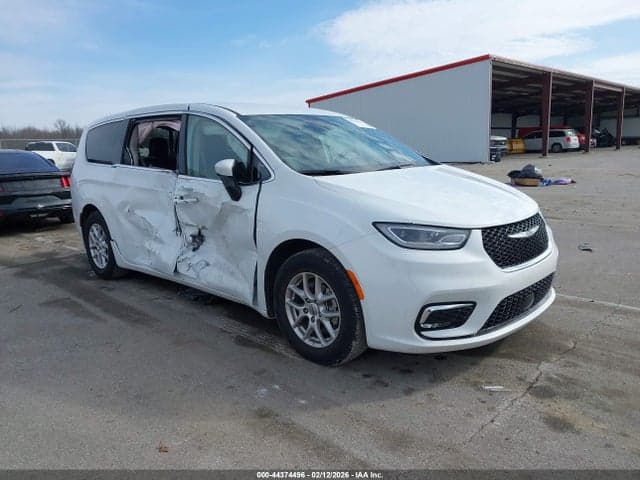 2023 CHRYSLER PACIFICA TOURING L 1